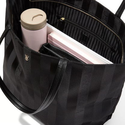 Tote VS Large Signature